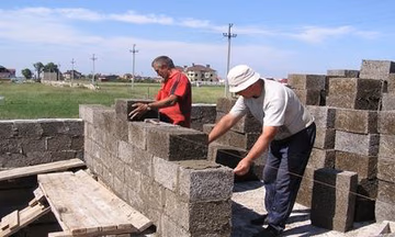 Кладка арболитовых блоков